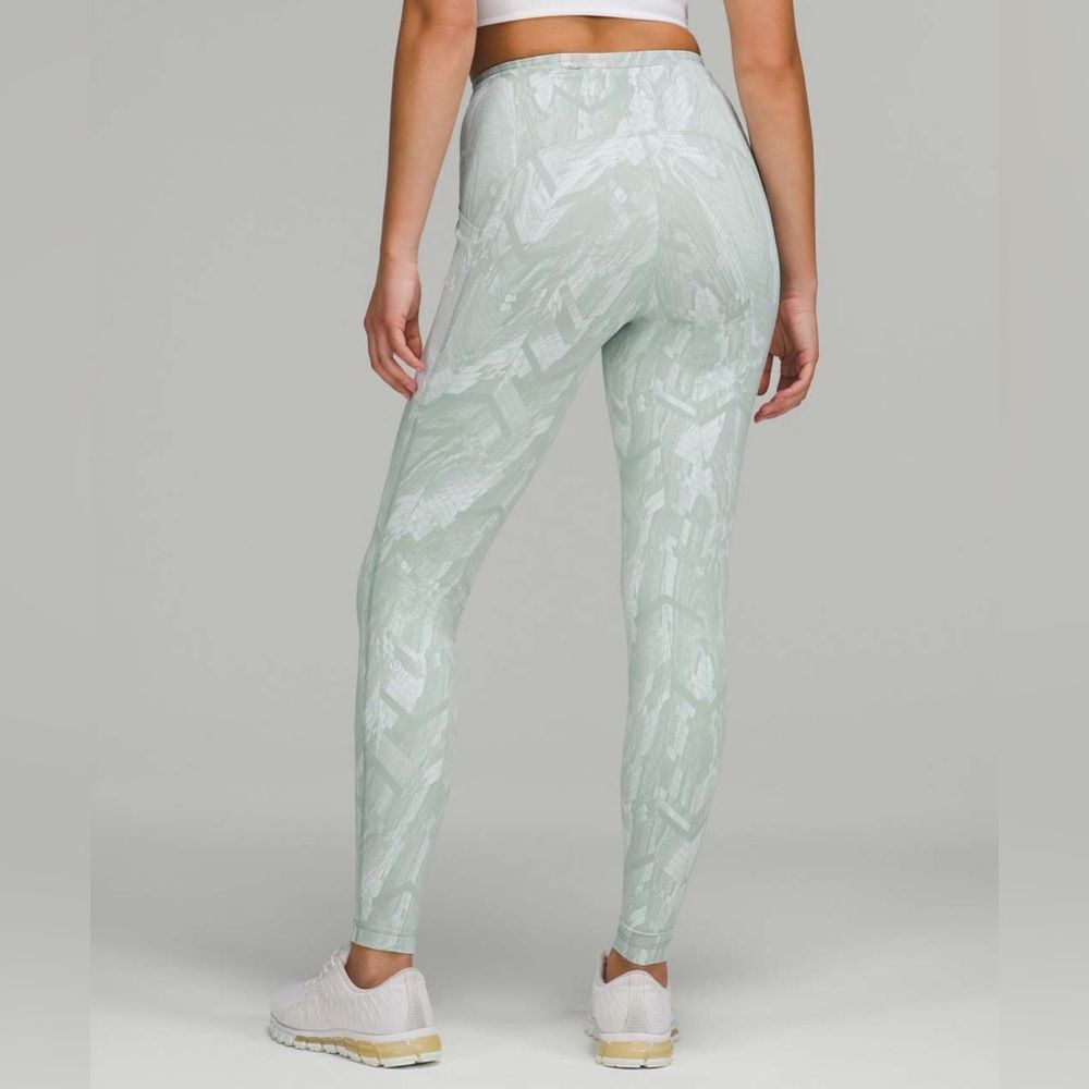 Lululemon Swift Speed High-Rise‎ Tight 28" Chevron Silver Blue White, Size 2